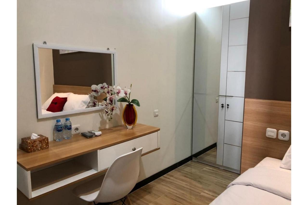 Hotel Reddoorz @ Dukuh Kupang Surabaya
