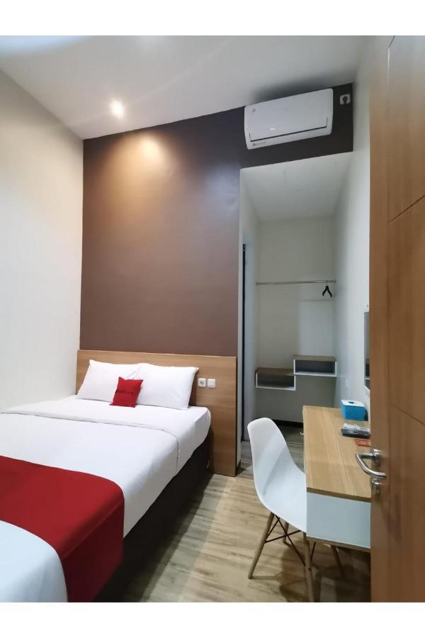 Reddoorz @ Dukuh Kupang Hotel Surabaya
