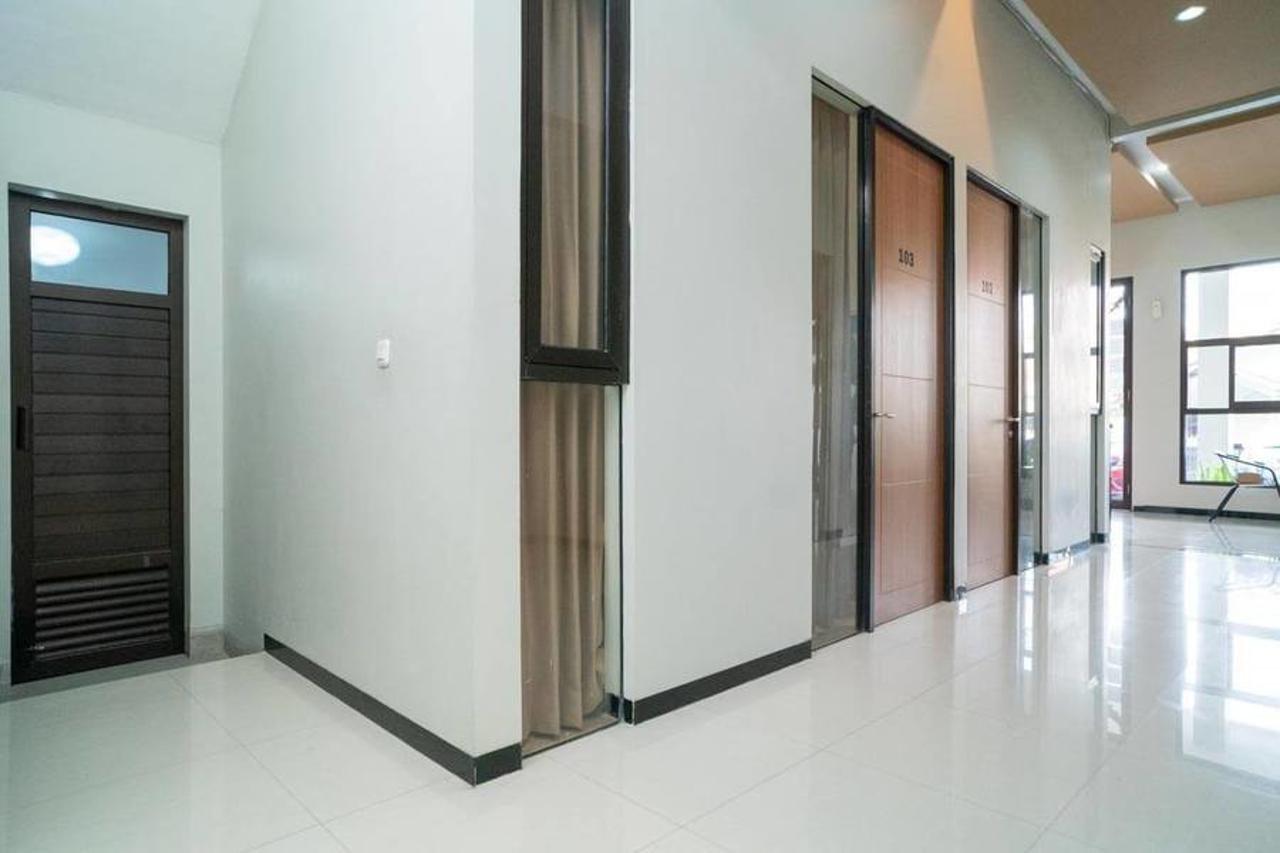 Reddoorz @ Dukuh Kupang 3*