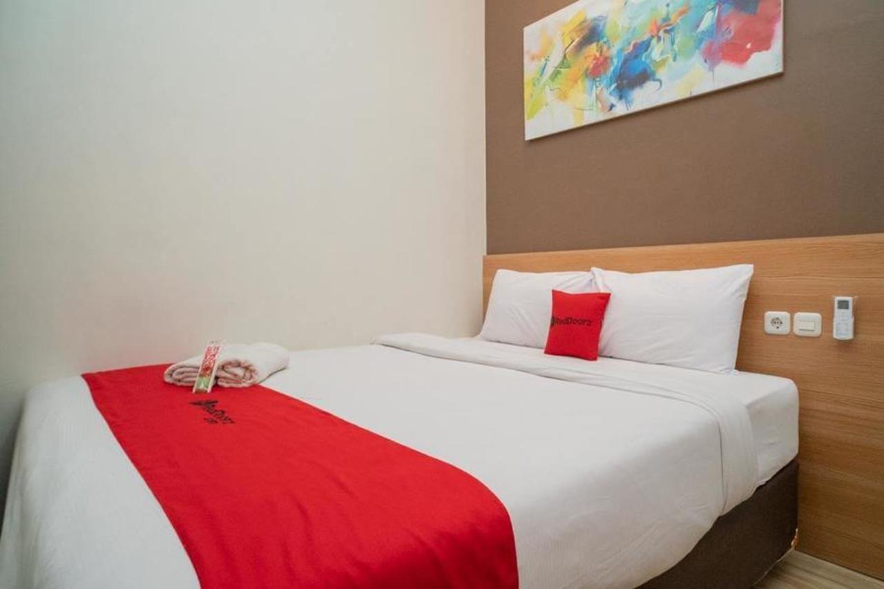 Reddoorz @ Dukuh Kupang 3*